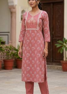 Elegant Pink Floral Kurta Set