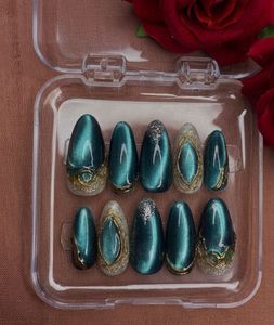 Emerald Aura Cat-Eye Press-On Nails 💚✨