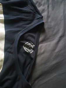 one sided full sleeve t shirt for wom