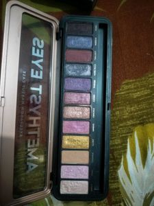 Eyeshadow Palette - 12 Shades