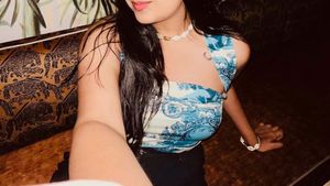 Blue &amp; White Print Halter Neck Top