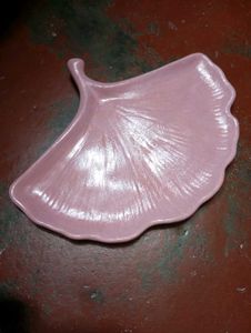 This is a customized leaf tray in pink colour