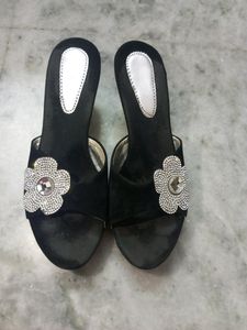 Beautiful Black And Grey Flower Design Wadges😍👌