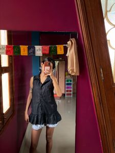 Chic Black Sleeveless Ruffled Tunic Top