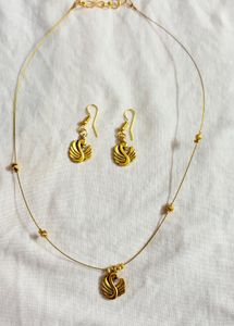 Elegant Swan Necklace &amp; Earring Set