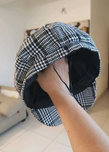 Black &amp; White Houndstooth Cap