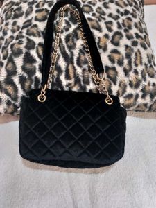 H&amp; M-Black Quilted Velvet Sling Bag