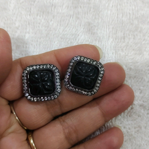 carbon stone stud earings