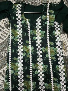 Elegant Floral Print Kurta with Lace Detail