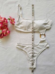 Chic One-Shoulder Cut-Out One-Piece Swimsuit