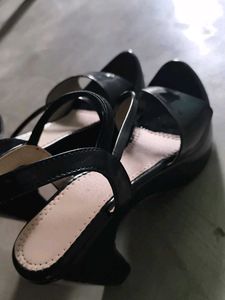 Chic Black Heeled Sandals