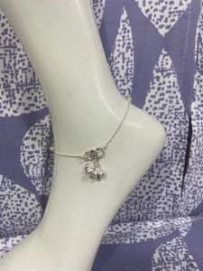 Elegant Silver Anklet with Gem Accents