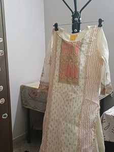 Elegant Cream Kurta with Pink &amp; Gold Print