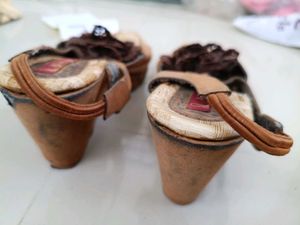 R Alpha Brown Flower Sandals