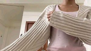 Chic Ribbed bolero