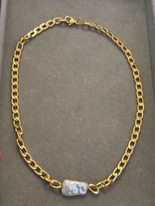 Chic Gold Chain Necklace with Pearl Accent
