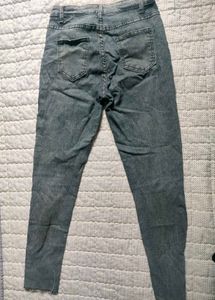 Stylish Grey Wash Skinny Jeans