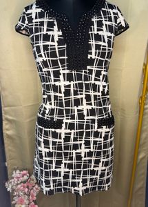 Chic Black &amp; White Patterned Dress