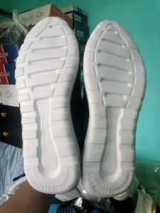 NEW NO USED SPORTS SHOES FOR MEN AND WOMEN.