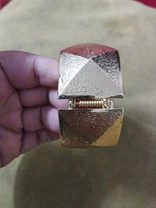 Glamorous Gold Pyramid Bangle
