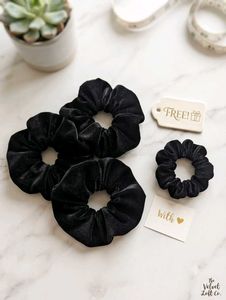 🔥BUY 3 GET 1 FREE🔥Velvet Scrunchies Set - Black