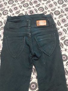 Stylish Cropped Jeans