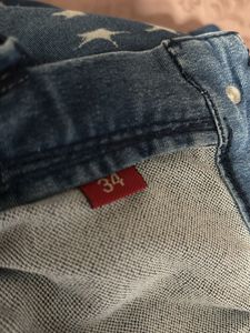 Star Print Distressed Jeans