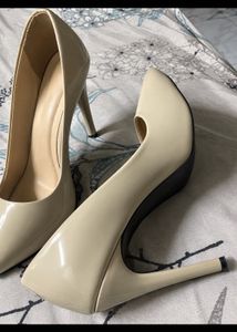 Classic Beige pump Heels
