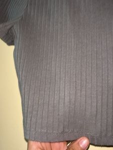 H&amp;M Ribbed Zip Neck Cropped Top