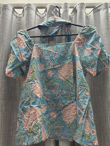TAAVI S Blue Floral Print Top with scraf