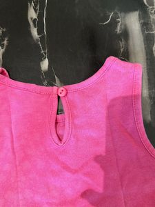 sleeveless t-shirt