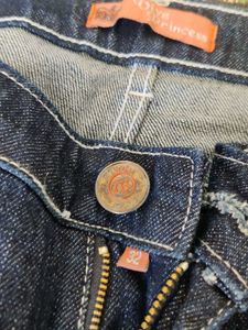 Blue Jeans with White Thread Border &amp; Back Pocket