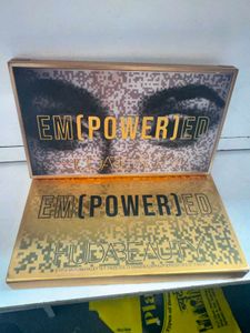 Huda Beauty Eyeshadow Palette