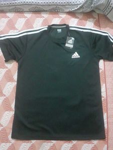 Adidas T-Shirt