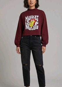 Maroon Graphic Print Cropped Sweatshirt
