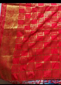 Vibrant Red &amp; Gold Banarasi dupatta