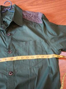 Stylish Men's Green Button-Up Shirt