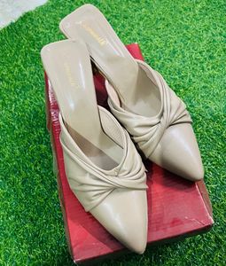 Nude heels 👠 unused new