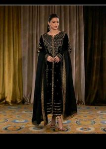 bust 40 Elegant Black Kurta Set with Gold Embroide