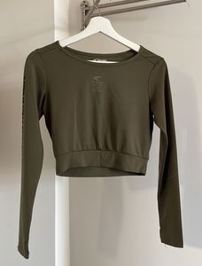 Activewear Long Sleeve Cropped Top