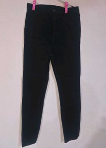 Classic Black High-Waisted Jeans