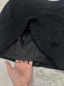 Chic Black Lace Mini Skirt