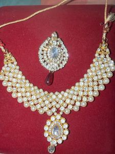 Elegant Pearl and Crystal Necklace with saree pin