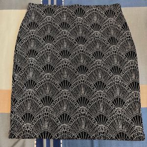 Chic Black & White Patterned Mini Skirt