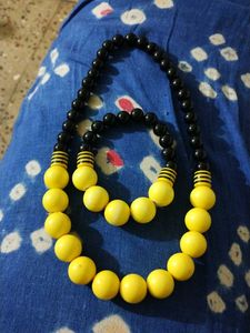 Yellow & Black Beaded Necklace Set