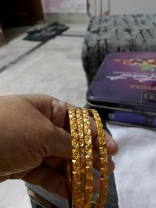 4+2 Bangles New Without Tag