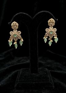 Elegant Pearl Necklace with Emerald Pendant &amp; Earr