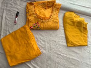 Suit With Balloon Pants & Dupatta