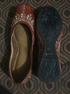 Embellished Jutti Flats size 39