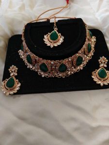 Emerald Kundan Choker Necklace Set